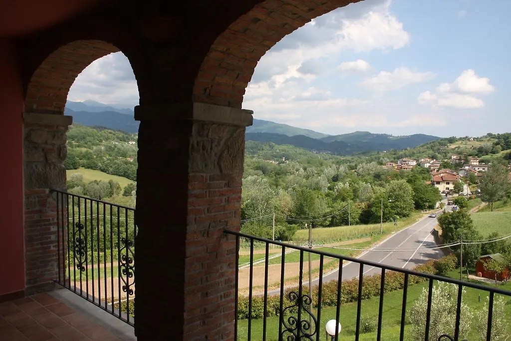**  La Collina Dei Franchi Bed & Breakfast Camporgiano Italy